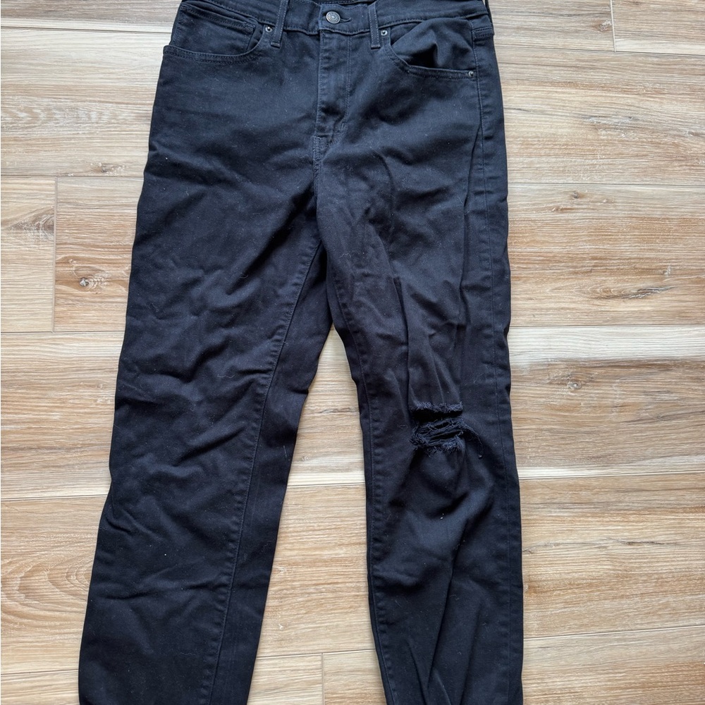 Black Levi’s Distressed Jeans